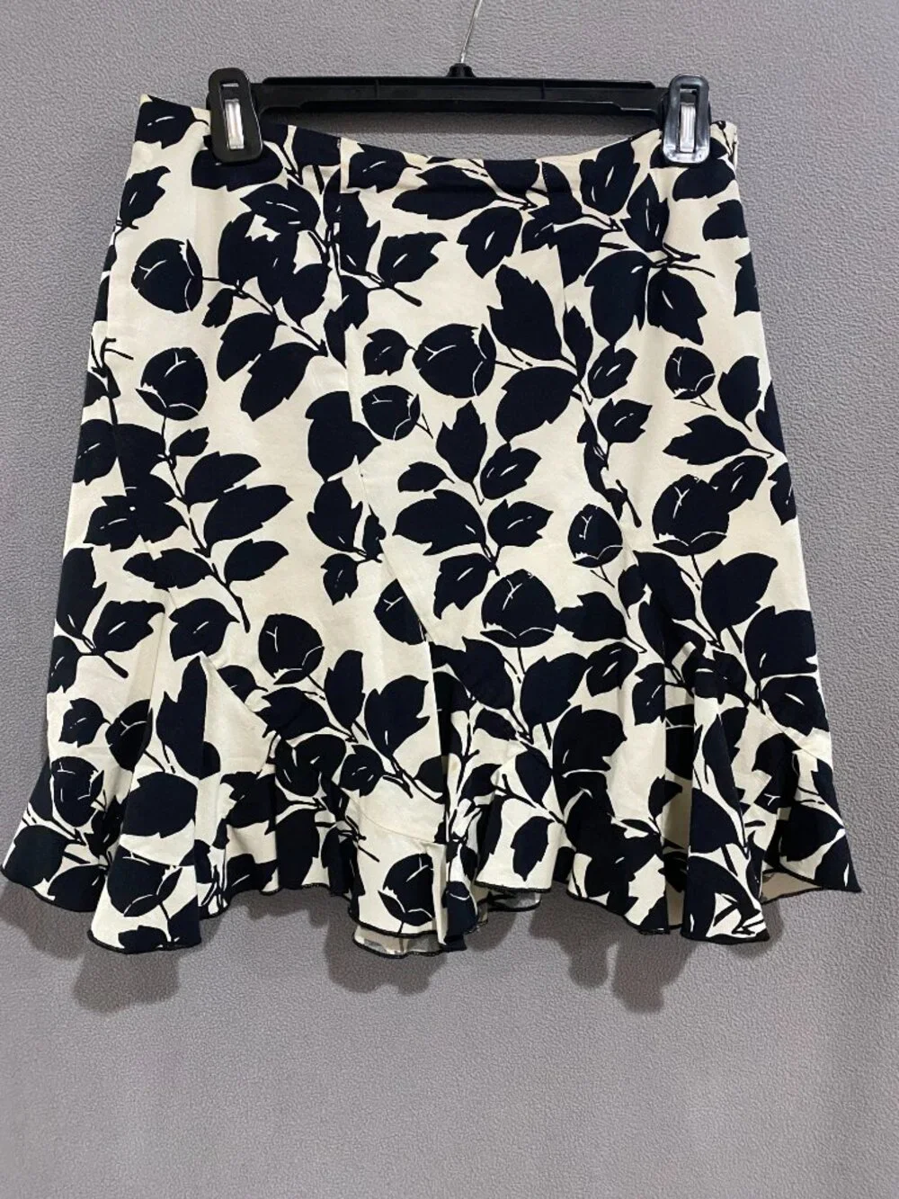 White House Black Market Black White Floral Skirt Size 2 Ruffle Hem A-Line - Picture 1 of 5